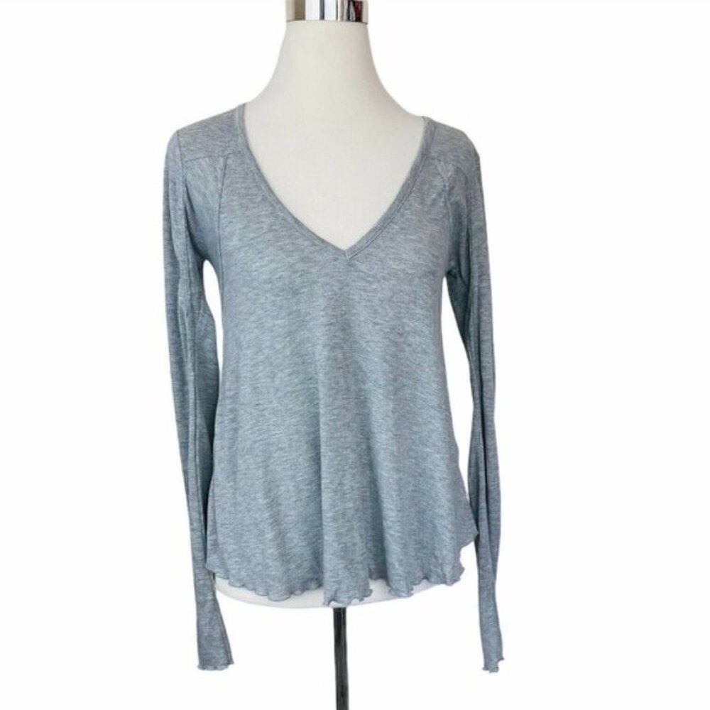 Free People We the Free Women grey Knit v- Neck xs